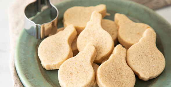 Green plate, white onion-shaped cut-out cookies